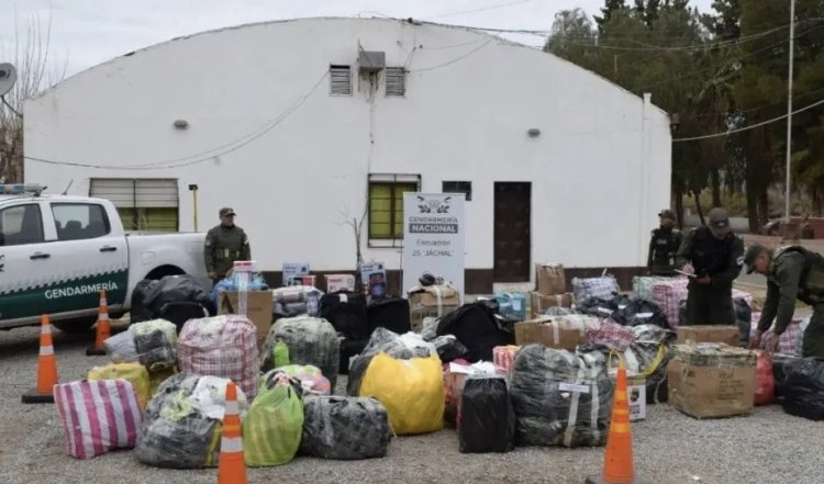 Interceptaron un tour de compras con mercadería de contrabando por $37 millones en ruta 40