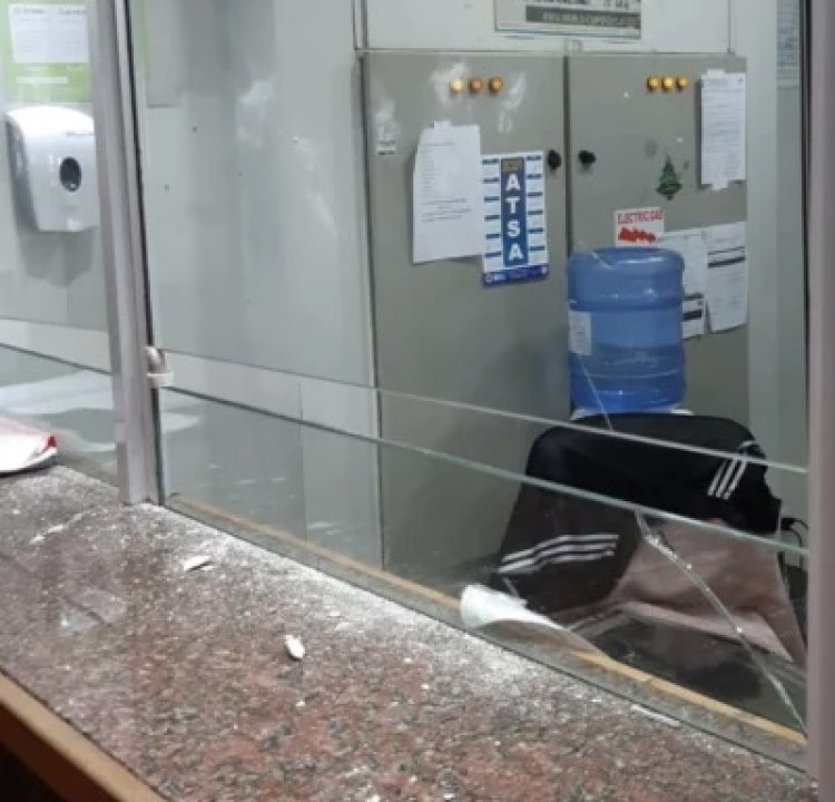 Una mujer causó destrozos en el Hospital Rawson