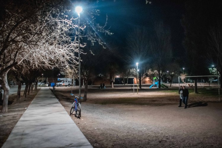 Justo Castro IV brilla con nuevas luminarias LED