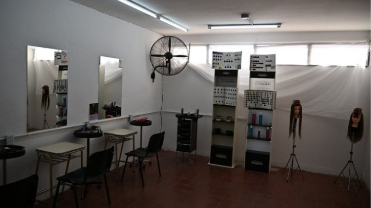 Aula de peluquería en el Servicio Penitenciario: un espacio para la capacitación