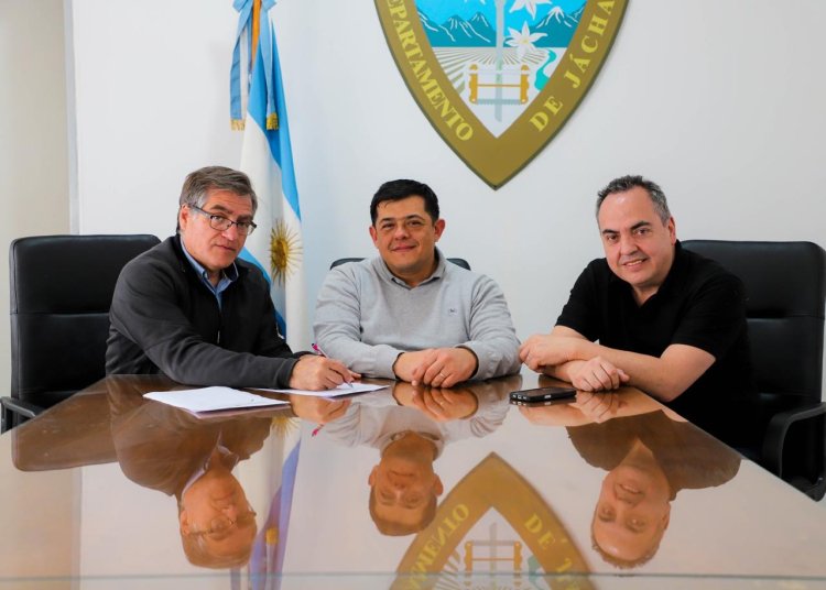 Firma Convenio entre la Municipalidad de Jáchal y Castaño Minero