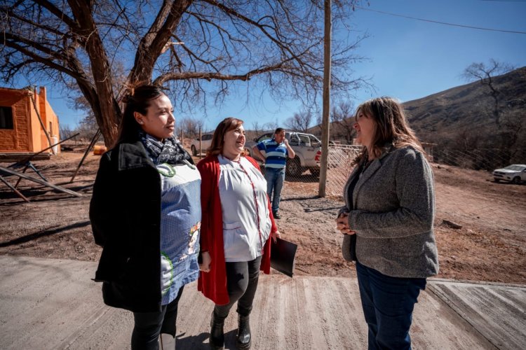 Reabrieron la escuela en Gualcamayo y por primera vez una ministro de Educación visitó el paraje