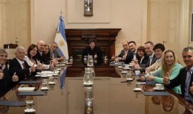 Javier Milei mantuvo la primera reunión de Gabinete tras la derrota bonaerense
