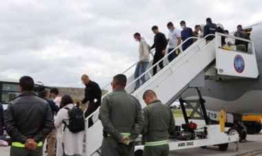 Así fue la llegada a Ezeiza de los argentinos deportados por Estados Unidos