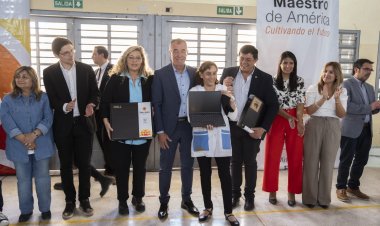 Maestros de grado de Jáchal e Iglesia recibieron sus notebooks