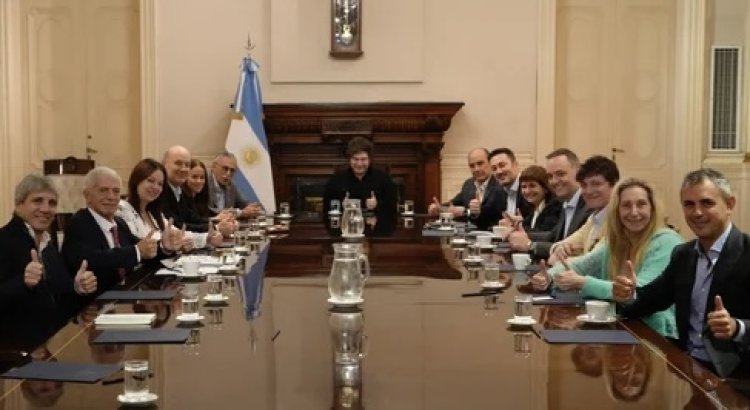 Javier Milei mantuvo la primera reunión de Gabinete tras la derrota bonaerense