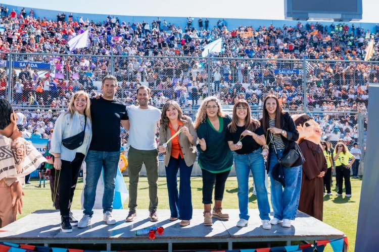 Más de 2000 niños de Educación Inicial coparon de colores el Estadio del Bicentenario
