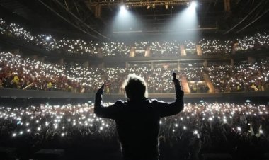 Milei presentó su libro con un show de rock