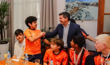 Orrego recibió a la delegación sanjuanina de atletas que regresó con 42 medallas de los Juegos Evita