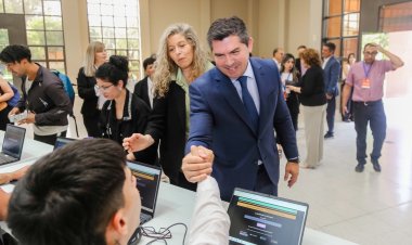Orrego encabezó la apertura del Primer Congreso Provincial sobre Inteligencia Artificial aplicada a la Educación