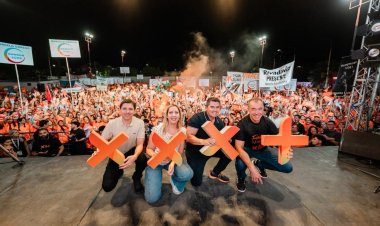 El Frente X San Juan colmó el Club Trinidad con Orrego y sus candidatos: “El domingo no termina nada, comienza otro proceso”