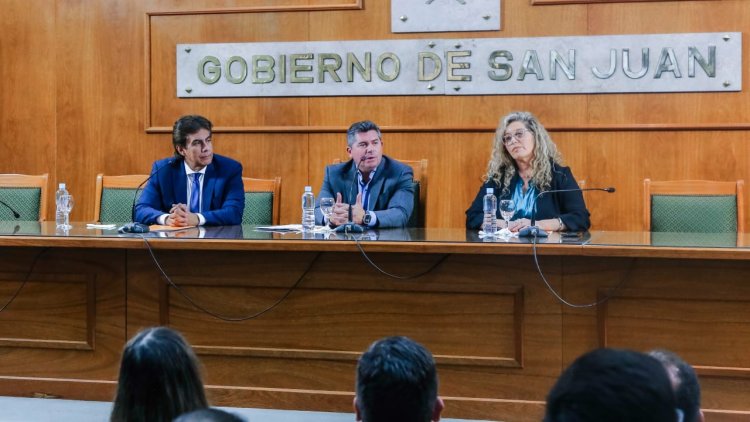 El Gobierno lanzó el innovador programa "Cuentas Claras", para llevar la educación financiera a las aulas