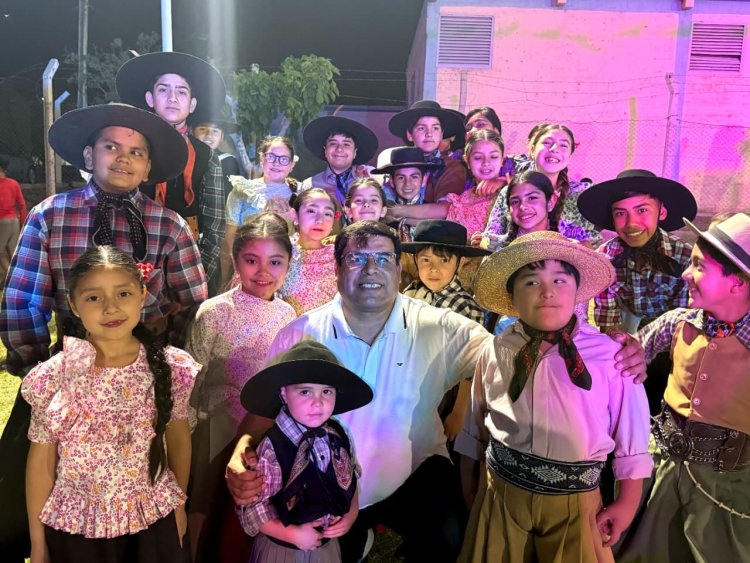 Cerca de 3.000 mamás celebraron el Día de la Madre en el Polideportivo de Las Chacritas