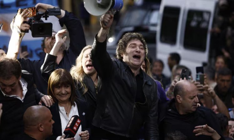 El Presidente celebra sus 55 años, antes del cierre de campaña del jueves en Rosario