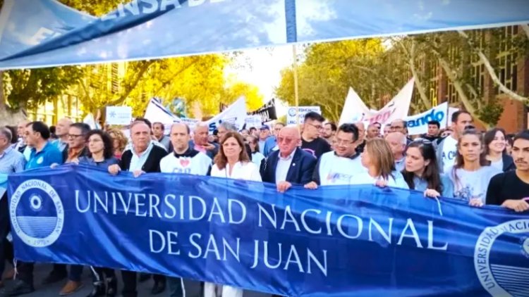 Docentes universitarios harán paro por 72 hs