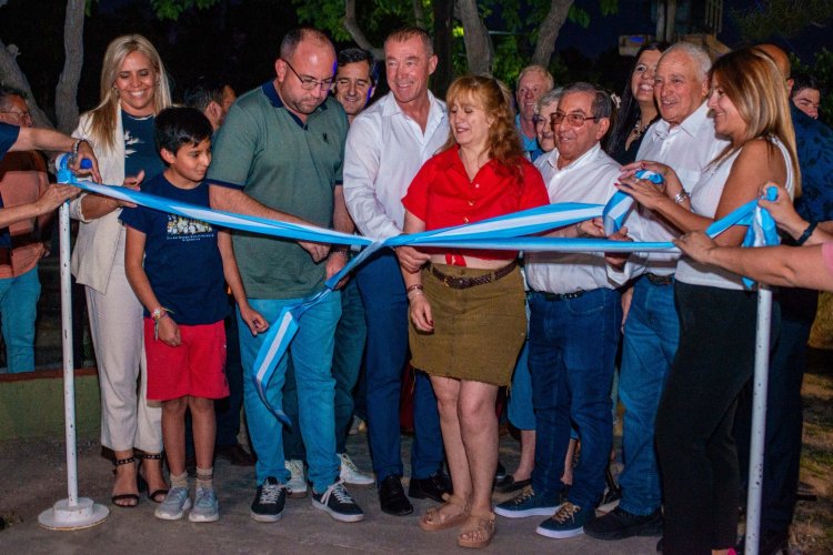 Miodowsky inauguró obras de remodelación de la histórica plaza del Barrio Camus