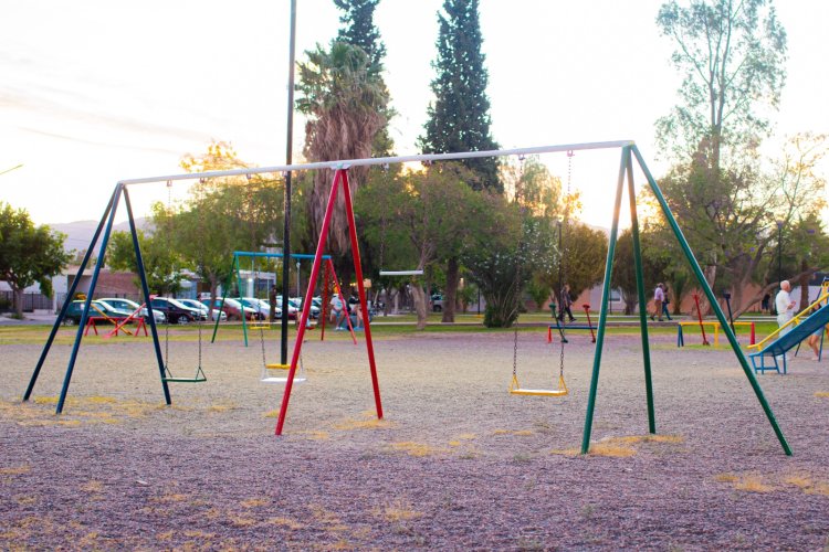 Miodowsky inauguró obras de remodelación de la histórica plaza del Barrio Camus