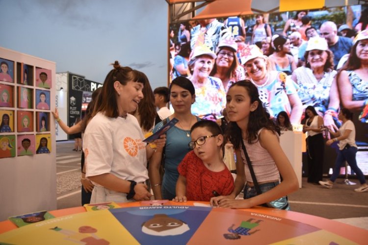 Familia propone un stand con juegos que marcaron generaciones
