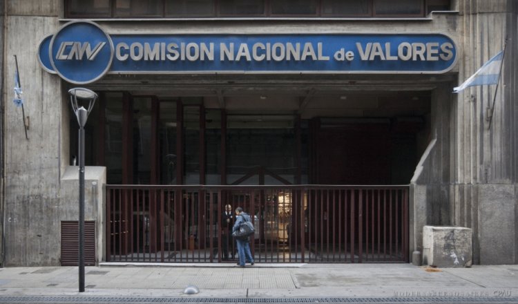 El Gobierno dará acceso a jóvenes desde los 13 para que inviertan en bonos y acciones