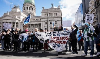 Nueva marcha en el Congreso mientras los diputados hacían la sesión preparatoria
