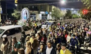 Cientos de fieles iniciaron la tradicional procesión en honor a la Inmaculada Concepción