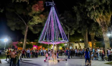 Jáchal encendió el Arbolito de Navidad en la plaza central