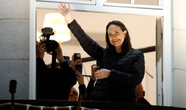 María Corina Machado reapareció en público en Oslo y saludó a sus seguidores