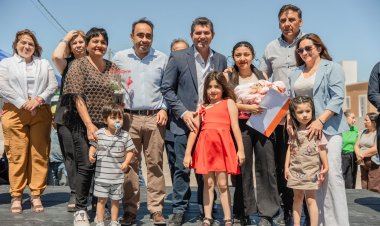 Orrego realizó una nueva entrega de viviendas, esta vez en Iglesia