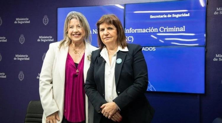 Oficializan a Monteoliva en Seguridad y Milei le toma juramento
