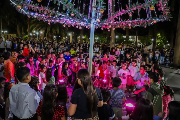 Jáchal encendió el Arbolito de Navidad en la plaza central