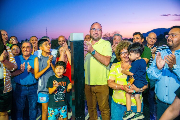 Miodowsky inauguró la transformada Plaza Portal de Rivadavia