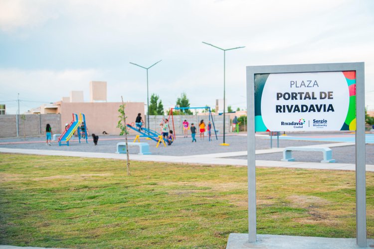 Miodowsky inauguró la transformada Plaza Portal de Rivadavia
