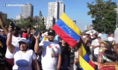 Venezolanos celebran en el Obelisco la detención de Maduro