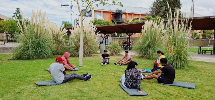 Clases de yoga como parte del tratamiento ambulatorio para personas con consumos problemáticos