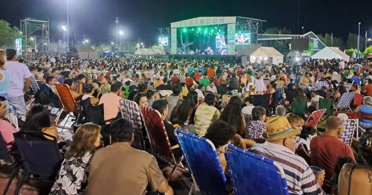 Albardón celebró su aniversario con mas de 50 mil personas que tuvo como show central a Axel