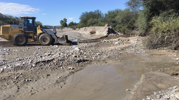 Vialidad e Hidráulica trabajan en Zonda para restablecer la transitabilidad tras las lluvias