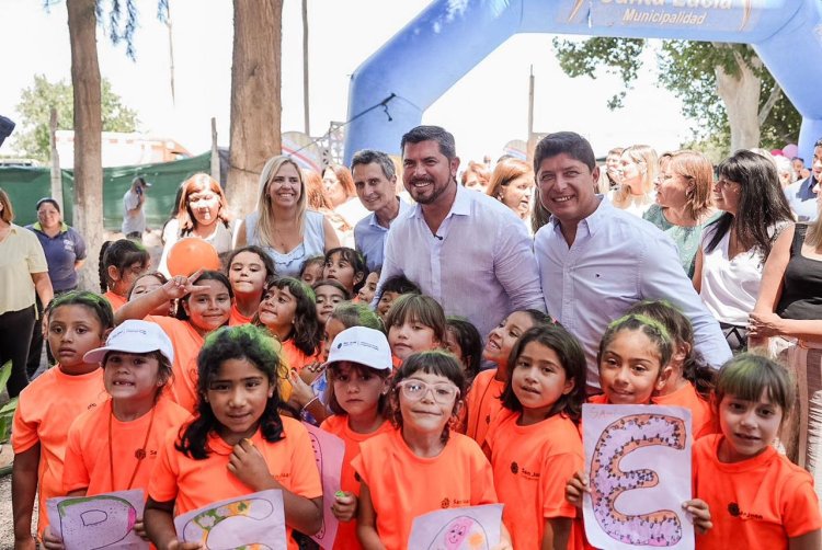 El gobernador Orrego visitó la colonia de verano de Santa Lucía