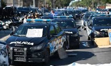 Tensión policial en Santa Fe: cuánto cobran los agentes en febrero de 2026 y qué reclaman en las protestas