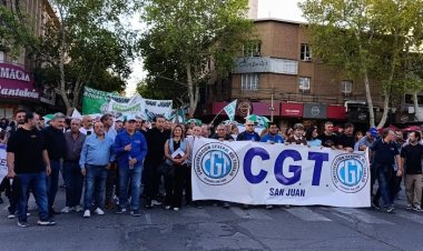 La CGT San Juan marcha a Plaza 25 de Mayo en rechazo a la reforma laboral