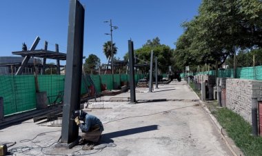 Comenzó la colocación de las estructuras del Paseo de Artesanos en el Parque Belgrano