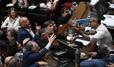 El oficialismo aprobó en Diputados la reforma laboral en una sesión marcada por escándalos