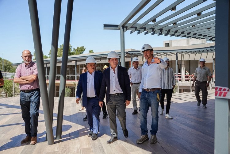 La obra del nuevo mall que impulsa la inversión privada recibió la visita del gobernador