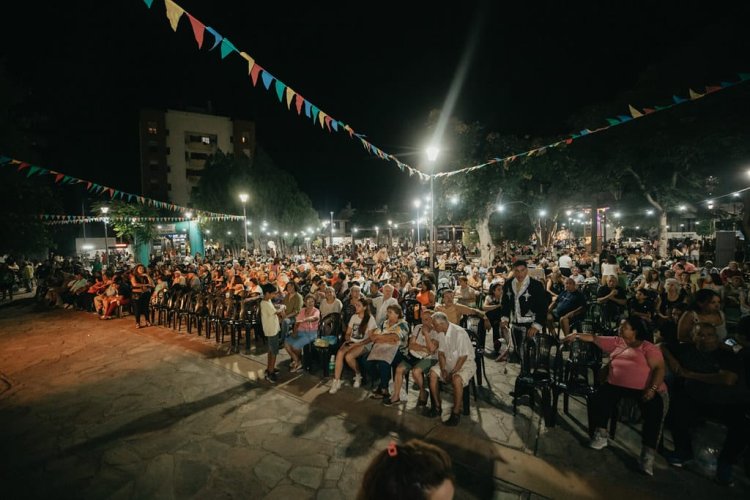 Capital: Exitoso Carnaval, con música, cultura y gastronomía en plaza Hipólito Yrigoyen