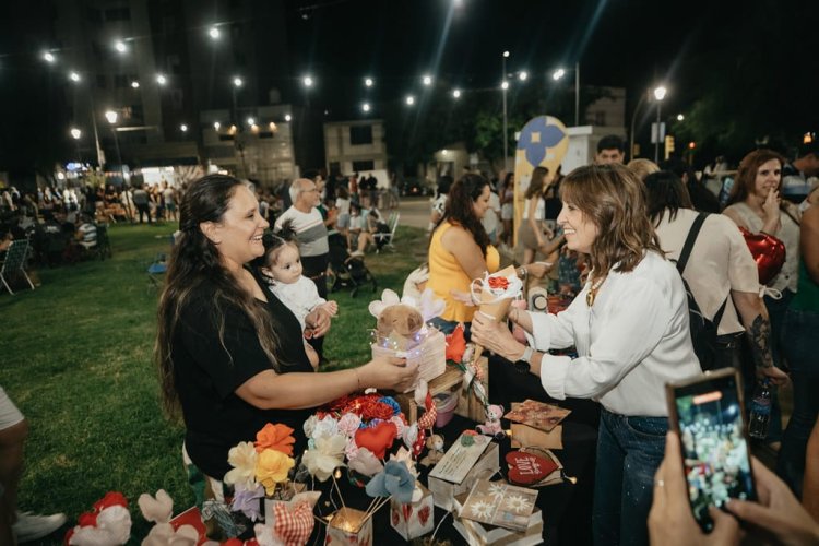 Capital: Exitoso Carnaval, con música, cultura y gastronomía en plaza Hipólito Yrigoyen