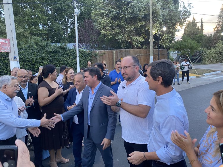 En Rivadavia, Orrego habilitó un nuevo asfalto y anunció una doble vía para descomprimir Avenida Libertador