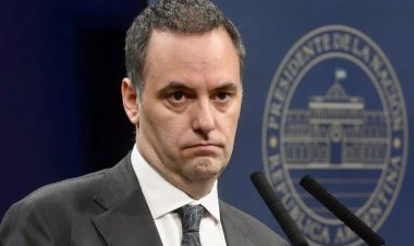 La Justicia ordenó allanamientos y amplía la investigación por los vuelos de Adorni