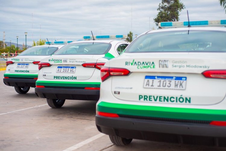 Miodowsky sumó tres nuevas movilidades 0 km para la Policía Comunal y anunció una importante obra en el Barrio Aramburu