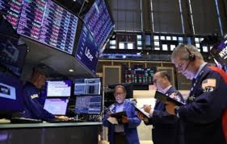 Las bolsas globales operan en rojo ante la disparada del petróleo por encima de los US$100
