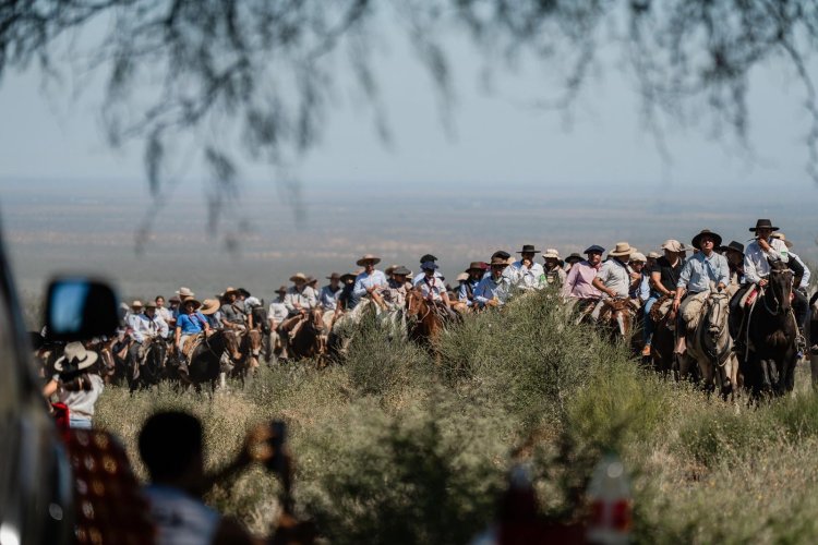 La multitudinaria Cabalgata de la Fe llegó a la Difunta Correa con un predio completamente renovado