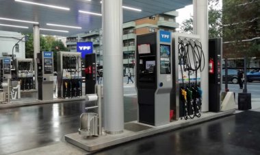 El litro de nafta en Argentina ya cuesta un 35% más que en Estados Unidos